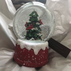 EllsWorth SnowGlobe